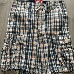 Y2K Classic RedTag Retro Levi's Men's Cargo Shorts - Navy and Cream Plaid